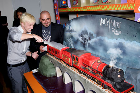 ace of cakes hace torta para harry potter